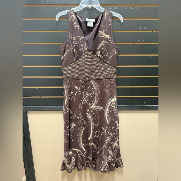 Elegant Brown Sleeveless Dress - Picture 1 of 3